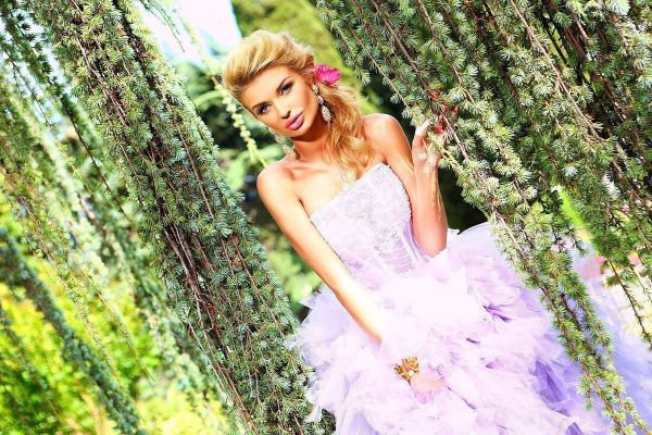 Jessica предлагает массаж простаты страпоном, недорого