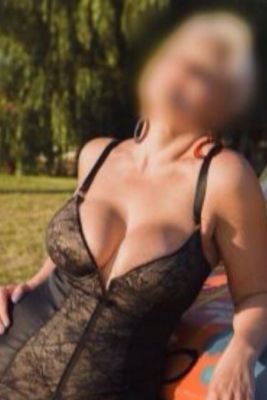 Снять девушку (Лариса, рост: 162, вес: 56)
