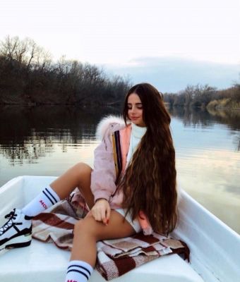 Лола — сексуальный массаж «Веточка сакуры»