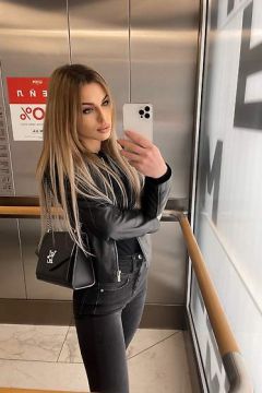 Интимное свидание с блядью Эмма (22 лет)